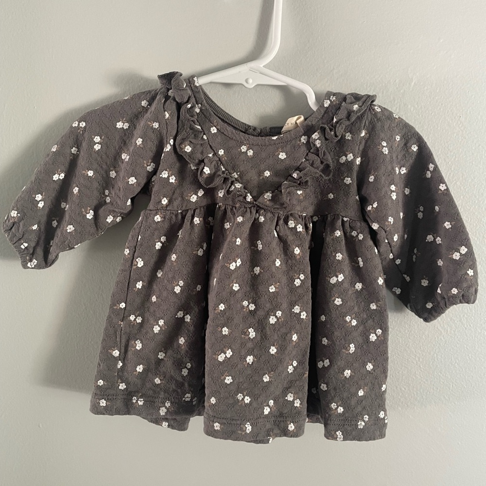 Quincy Mae 0-3 months ruffle v dress with matching bloomer